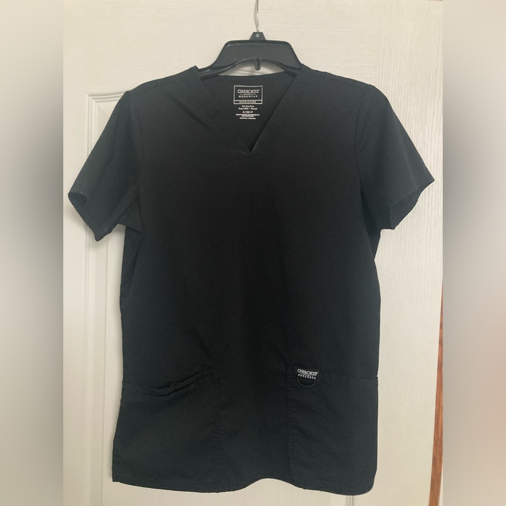 Women’s Cherokee solid black scrub top, small